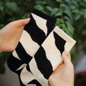 Unisex 4 Pairs Of Unisex Fashionable Pattern Socks
