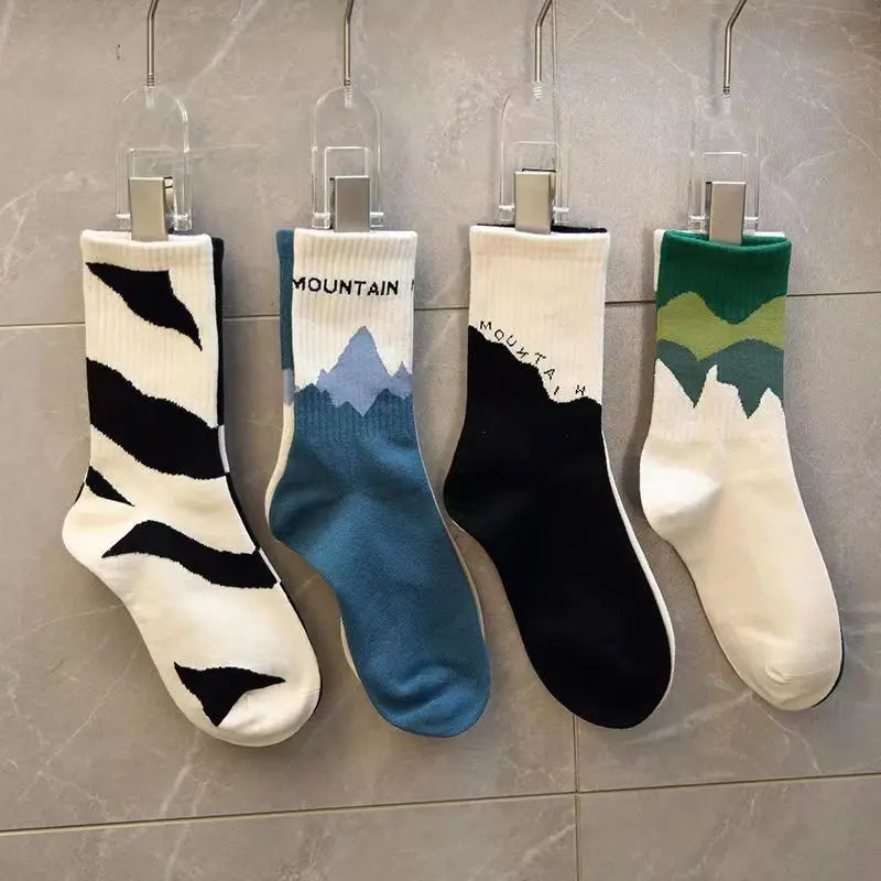 Unisex 4 Pairs Of Unisex Fashionable Pattern Socks